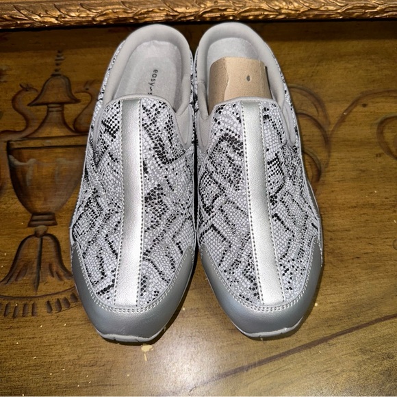 Easy Spirit Travel Time Slip On mule Gray Silver Sparkle Snake Pattern Size 8 M - Picture 8 of 16